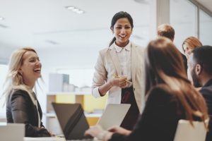 Business people working in the office Moderne Führung
